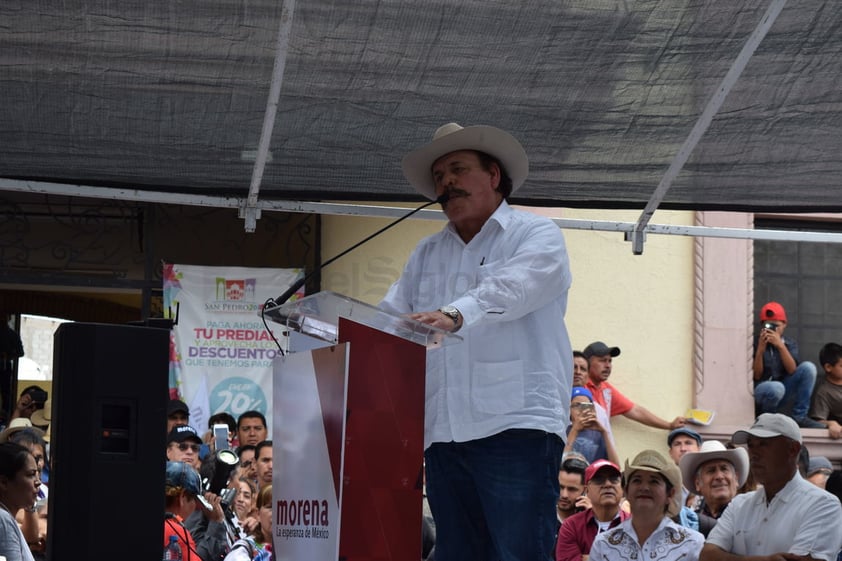 Comentó que en dado caso de que se llegara a militarizar la frontera, se actuaría con mucha prudencia y se manifestaría vestido de blanco a lo largo de la frontera.