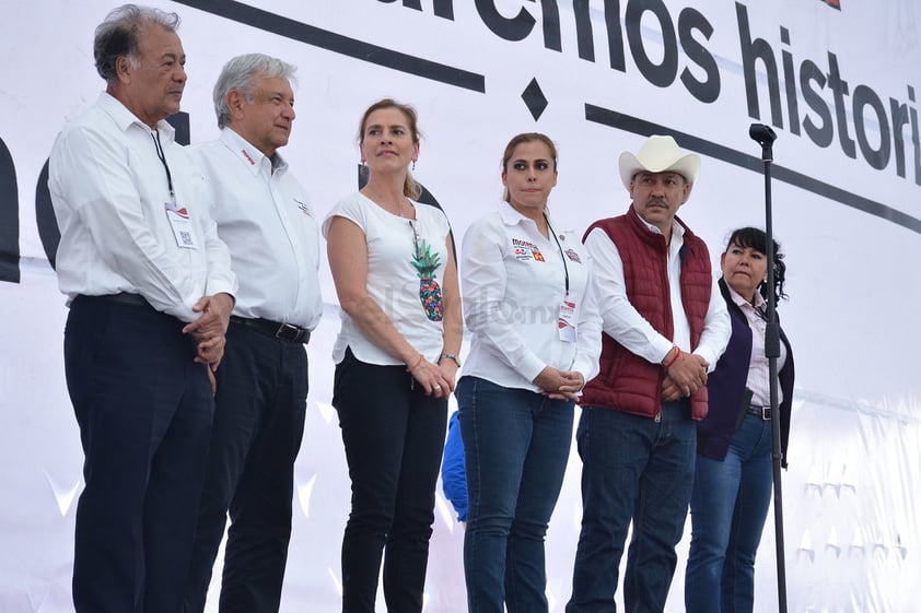 López Obrador, señaló que daba su apoyo a Marina Vitela Rodríguez.