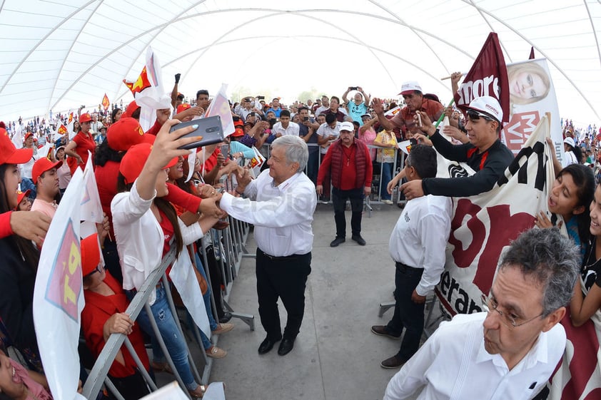 Fue recibido por simpatizantes y militantes.