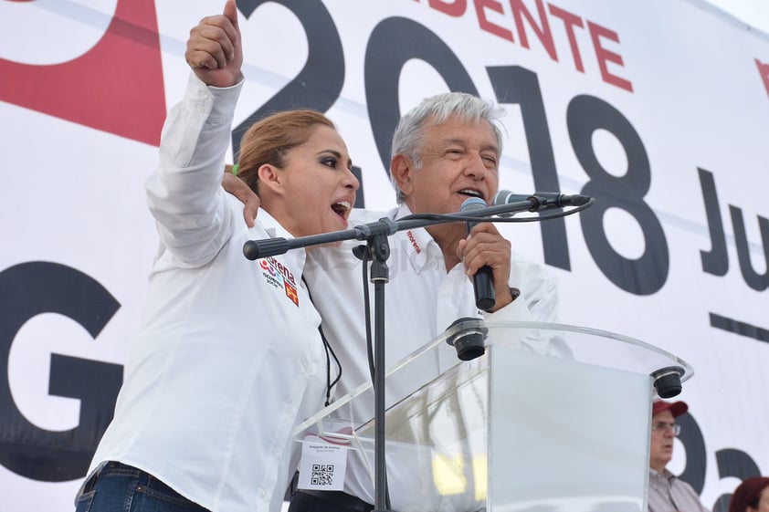 El programa del evento tuvo que ser cambiado por el propio Andrés Manuel López Obrador, luego de que el presentador diera la palabra a la candidata a Diputada Federal, Marina Vitela Rodríguez quien fue recibida por algunas personas con abucheos y con gritos de “fuera el PRI”, en alusión a que la hoy candidata fuera anteriormente militante de dicho partido.