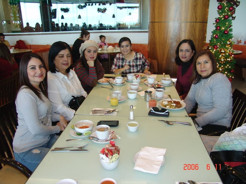 05042018 Lupita, Mónica, Ana, Vivi, Aracely y Ana Lucía.