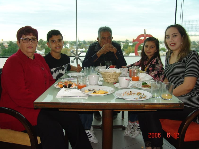 12042018 María Sofía, Alejandra, María Teresa, Aquiles y Antonio.