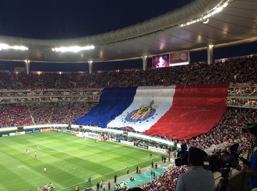 Así como se desplegó una magna bandera del cuadro de Guadalajara.