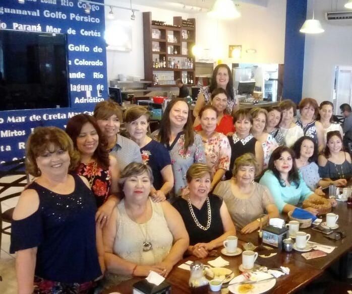 10052018 Amigas celebrando el Día de la Madre.