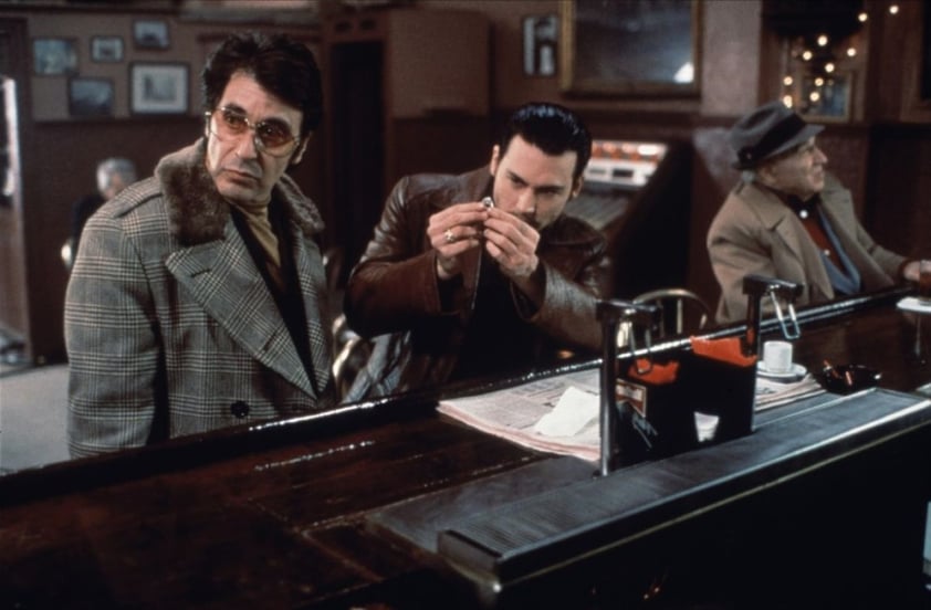 Doblaba a Al Pacino en la mayoría de sus películas. En esta foto, Al Pacino interpreta a Donnie Brasco junto a Jonny Depp.