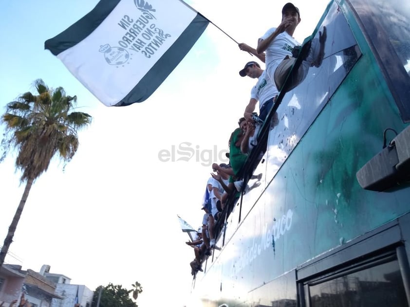 Las banderas se ondearon por toda la Comarca Lagunera.