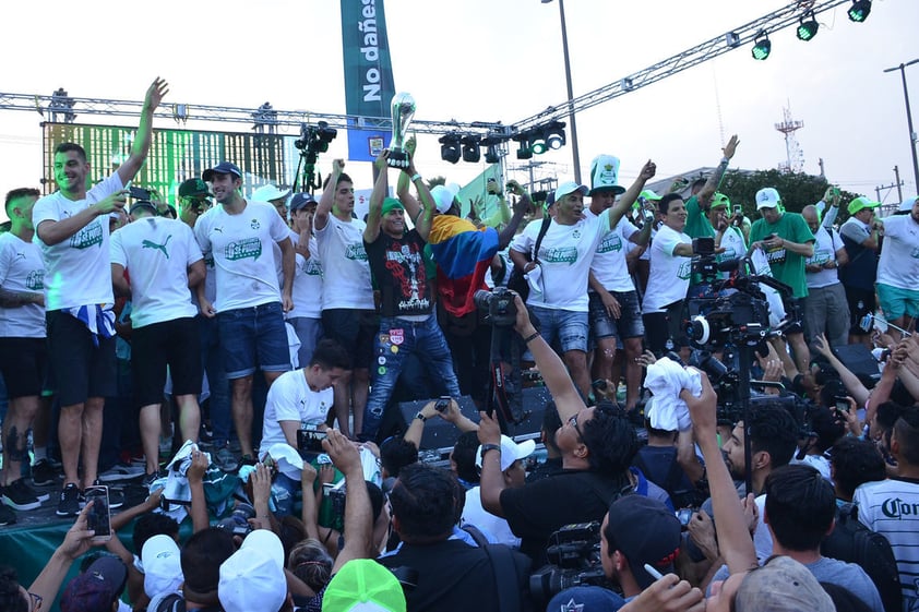 El trofeo de la Liga MX se quedó en la casa de los Guerreros.