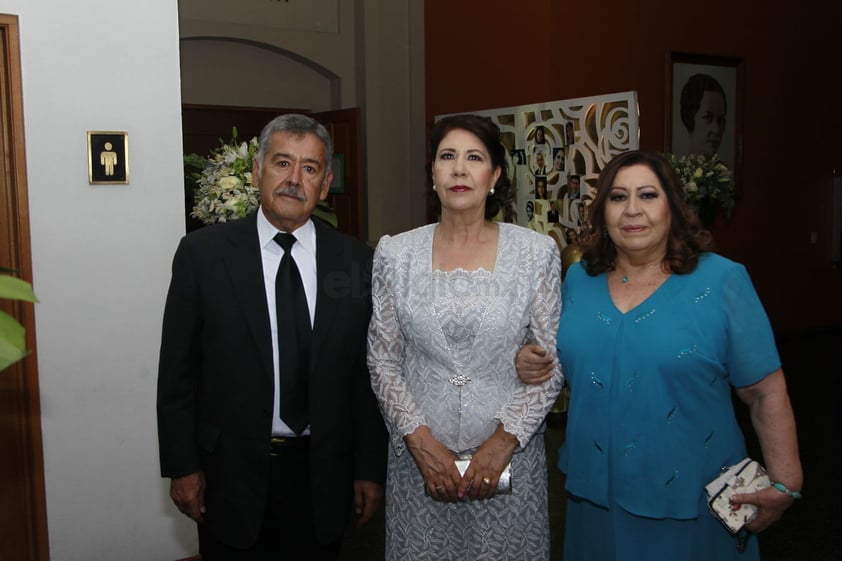 Graciela Luna, Delia Luna y Arturo de la Rosa.