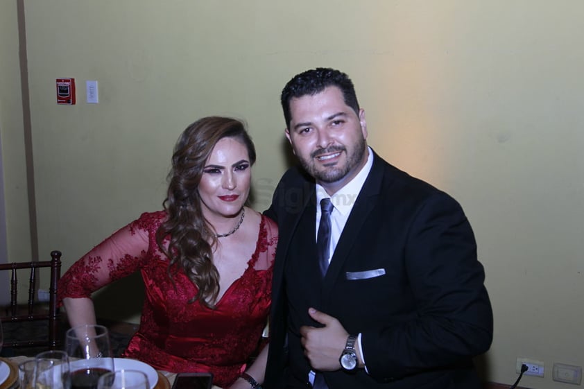 Adriana Santillán  y César García.