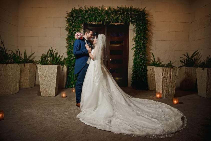 24062018 Irma Vargas y Alan Escobedo unieron sus vidas el pasado Sábado 16 de junio. La ceremonia religiosa se llevará a cabo en la Parroquia Los Ángeles, donde estuvieron acompaÃ±ados de sus padres, los señores Irla Gómez y Enrique Vargas; Juana Castillo y Carlos Escobedo. - Estudio Emmanuel Cárdenas