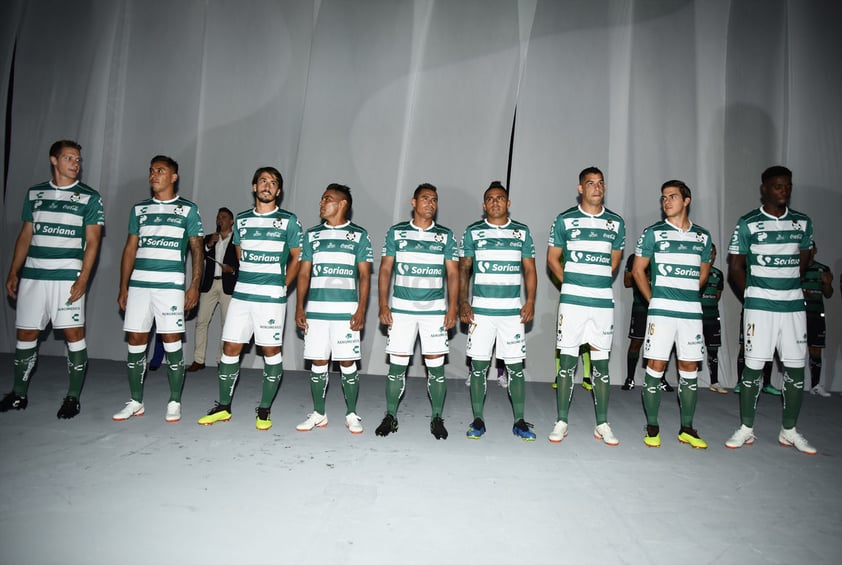 Santos Laguna presentó sus nuevos uniformes para la temporada 2018-2019.