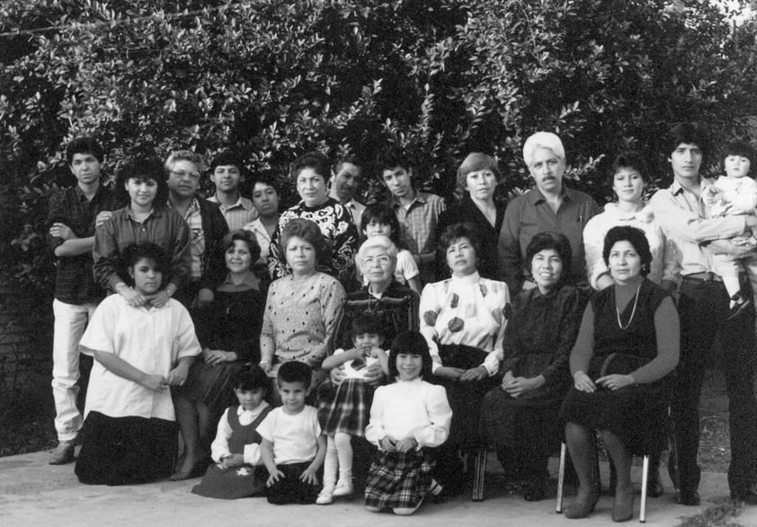 08072018 Familias Vázquez Rodiles, Vázquez Martínez, Vázquez Jara, Vázquez Corral y Vázquez García en reunión en 1988