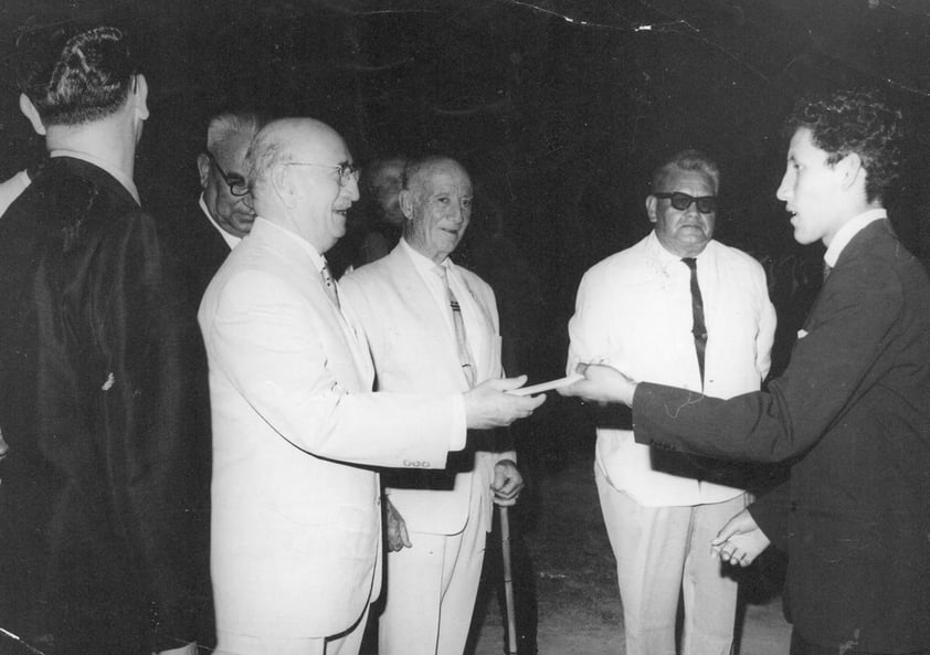 08072018 Fiesta de fin de cursos de la Esc. Municipal Torreón en el Estadio de la Revolución en junio de 1963.