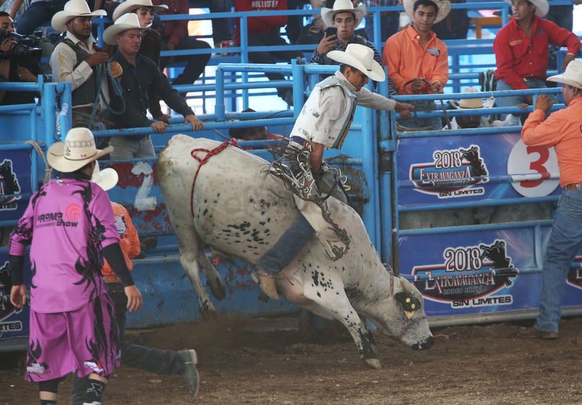 El taleto y la velicidad se mezclaron a la perfección para que Maria José Sandoval conquistara el primer lugar de la carrera de barriles, infantil.