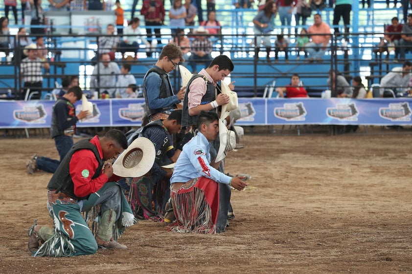 Después de 20 emocionantes montas de toro, en la categoría Mayor, el primer lugar se lo llevó Ricardo Gonzalez, de Chihuahua, quien demostró su talento.