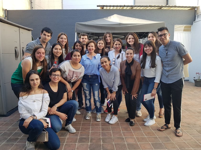 26072018 En el Atelier de la diseñadora Alejandra Aceves con Pineda Damián y los alumnos del Semestre i.