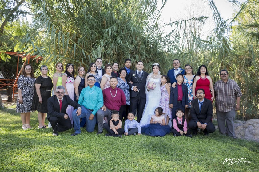 29072018 LA FOTO DEL RECUERDO.  Muy contentos fueron captados algunos de los invitados al enlace matrimonial de Fabiola y Héctor.