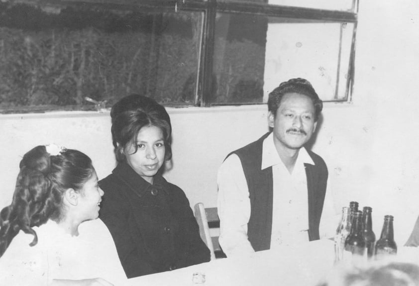 29072018 María de la Luz Trejo Velázquez, Conchita Ramírez Alemán y Juan Manuel Velázquez González (f), en 1975.