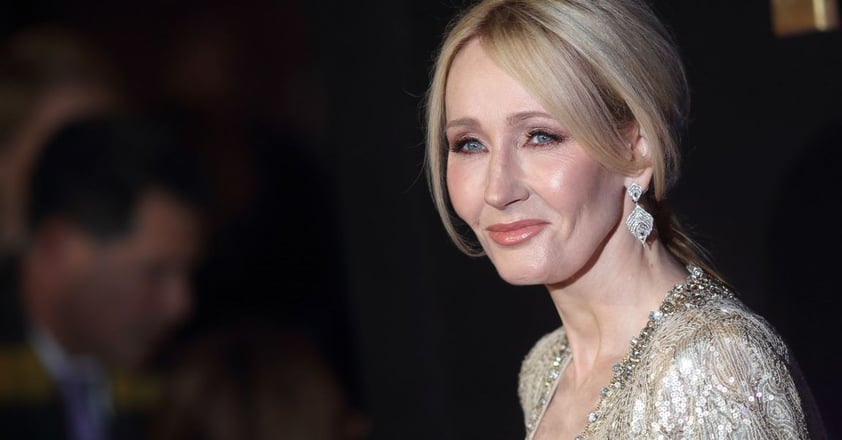 Rowling escribe de igual forma libros fuera del universo de Harry Potter bajo el seudónimo de Robert Galbraith.