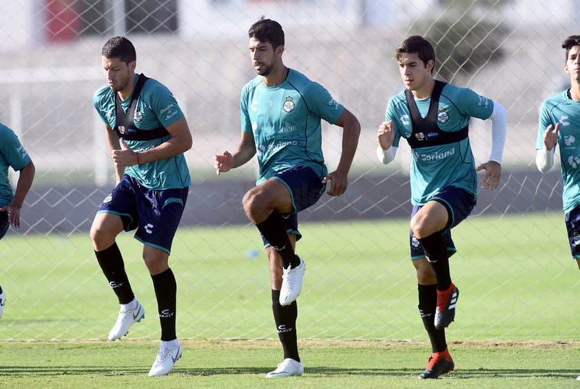 Los jugadores laguneros preparan el duelo de la jornada 3 del próximo fin de semana.