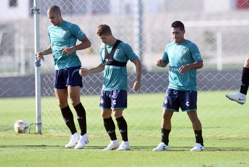 El brasileño Dória, reciente contratación, ya entrena al parejo del club.