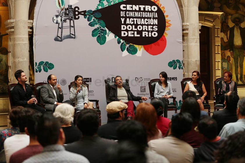 "Trabajo con libertad, con pasión, porque quiero que el país mejore, a veces me siento avergonzado por el país que le estoy dejando a los jóvenes y trato de cambiarlo".