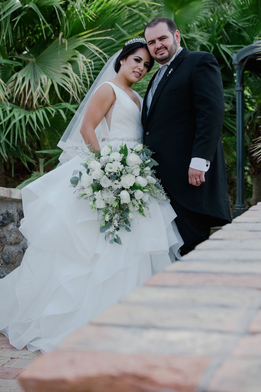 12082018 Karla Daniela Ríos Villela e Ing. Guillermo Issa Lara se unieron en matrimonio el 28 de julio en la Iglesia de la Medalla Milagrosa. Los recién casados recibieron a familiares y amigos en La Española para ser partícipes de su enlace civil y posteriormente una velada nupcial.