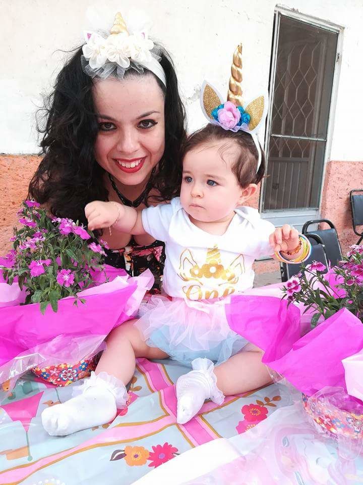 16082018 Letha celebrando su primer año.