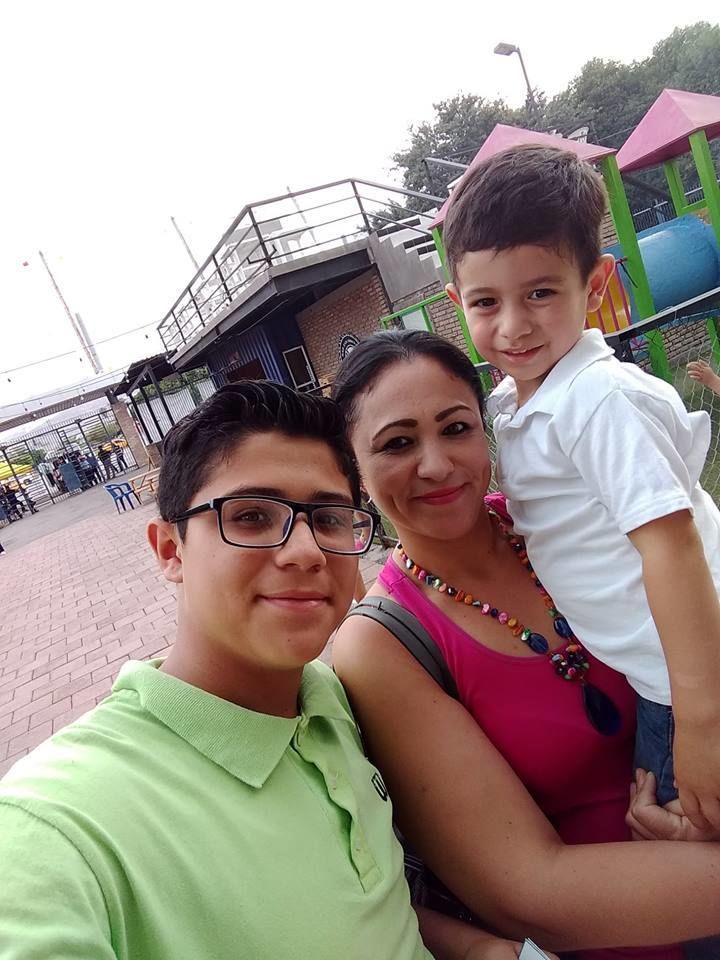 16082018 Perla con Jesus Gonzalo y Maximiliano.