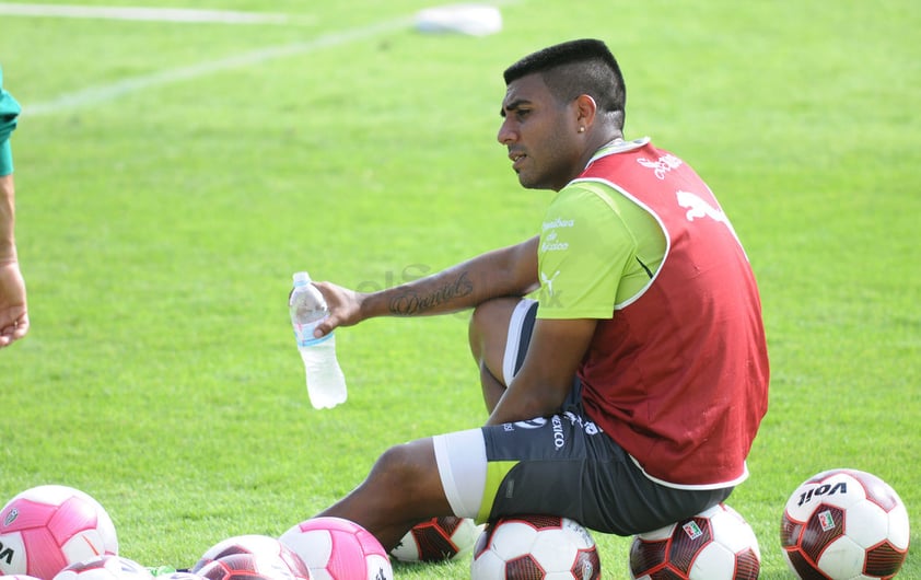 Daniel Emanuel Ludueña nació en Córdoba, Argentina, y desde muy pequeño tuvo el futbol cerca de su vida, ya que su padre, Luis Ludueña, fue futbolista profesional en su país.