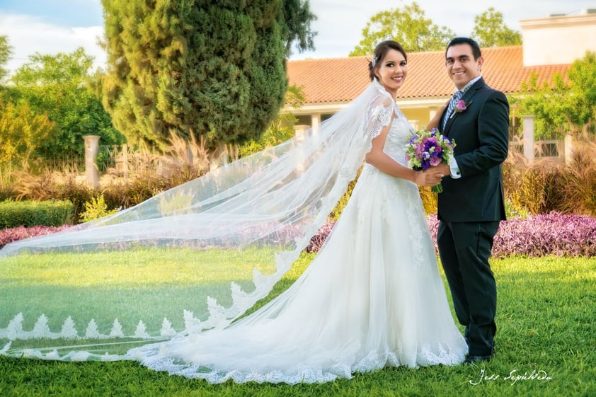 26082018 Lilia Patricia Castillo Álvarez se convirtió en la esposa de Jorge Arturo Váldes Castañeda la tarde del 18 de agosto en la Parroquia de San Felipe de Jesús. - Jess Sepúlveda