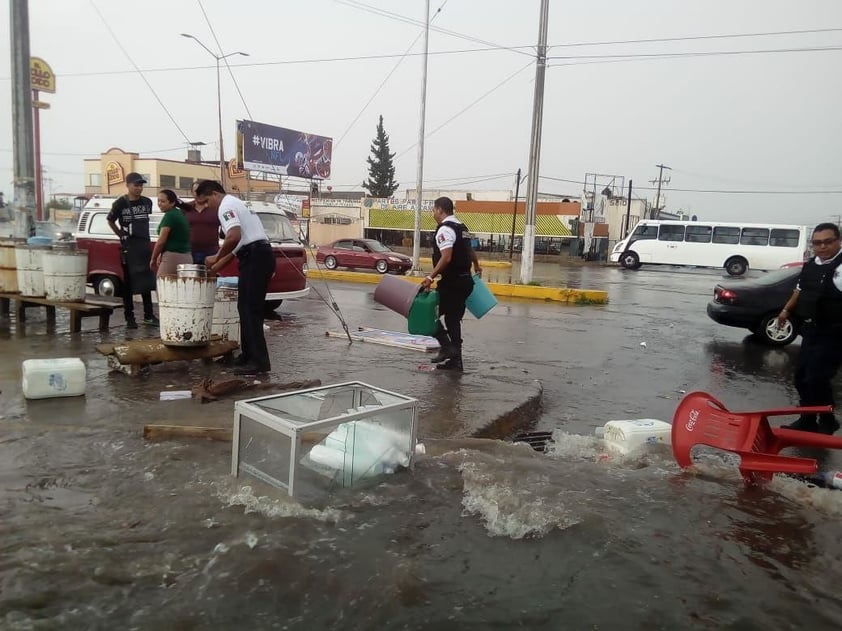 Cabe señalar que tras las lluvias un techo de un domicilio ubicado en la calle Obregón esquina con Colón Zona Centro se colapsó.