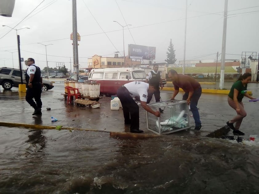 Las lluvias en Saltillo ocasionaron que las calles quedaran inundadas.