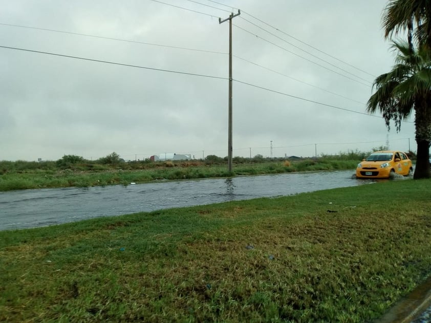 Los conductores atestiguaron los efectos de las lluvias.