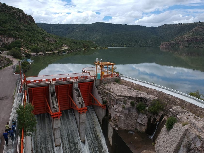 Capacidad. Aunque no es la más grande del municipio (la Santiago Bayacora es de mayor tamaño) es la única con una compuerta controlada, lo que permite a las autoridades decidir el flujo a enviar hacia el río Tunal.