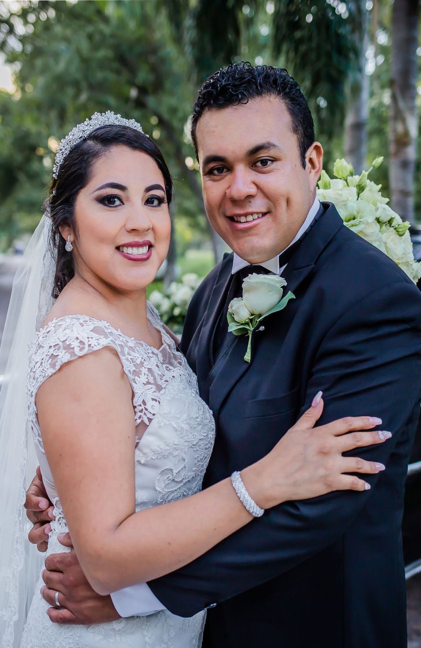 30092018 Hellen y Mario contrajeron matrimonio. La pareja estuvo acompañada por sus padres, amigos y familiares, quienes se dieron cita en Hacienda Mi Ranchito.