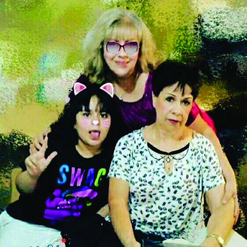 04102018 Tres generaciones: Allison, Caro y Cecy.