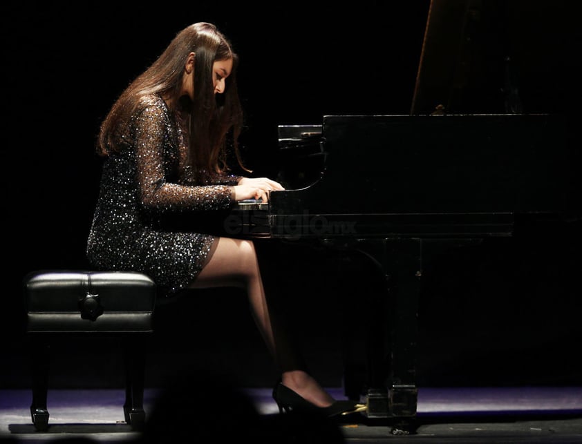 Ha ganado los concursos 'La Noche en Madrid' (España, 2011), 'Lang Lang Telefónica' (Berlín, 2011), 'Russian International Music Piano Competition' (EU, 2012),, Lang Lang Junio Music Camp Competition (Múnich, 2013).