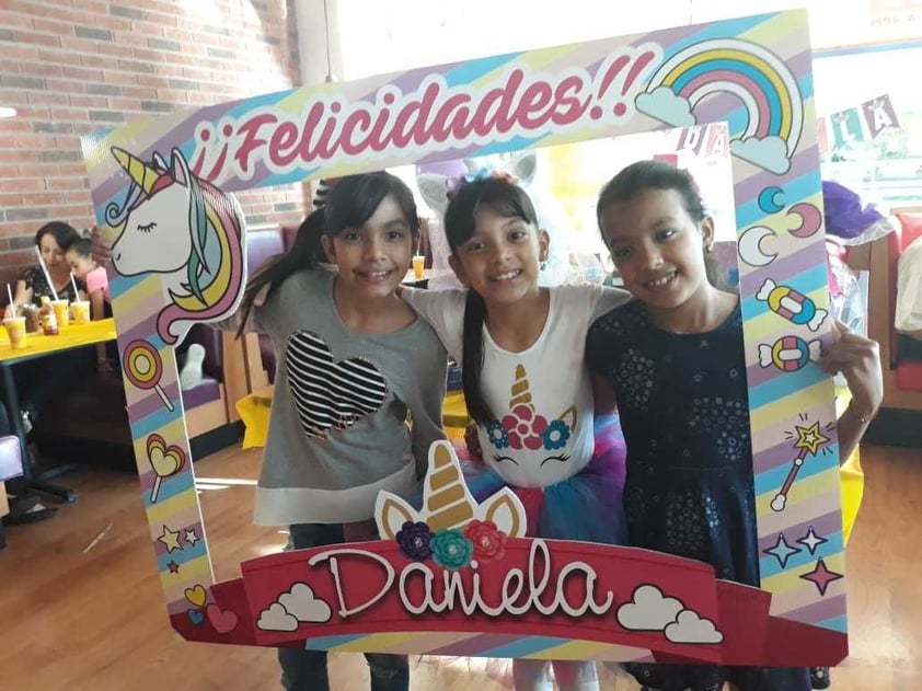 11102018 Ximena, Daniela y Megan.