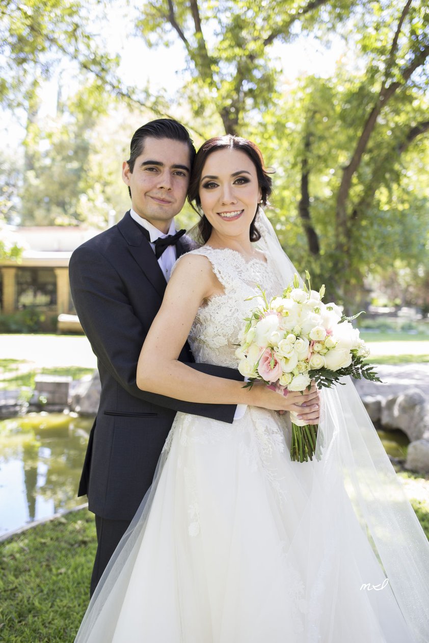 21102018 Edna Sofía Tovar López contrajo matrimonio con su prometido, Adrián Michael del Pozo Pérez, la tarde del 13 de octubre en la Iglesia de San José en Ciudad Lerdo, Durango.
Sus padres, A. Guillermina López Márquez y C.P. Francisco Jacobo Tovar Medina, Marina Pérez Gallardo y Dr. Jaime Fernando del Pozo Reyes, quienes fueron testigos del inmenso amor de los ahora esposos. María Inés