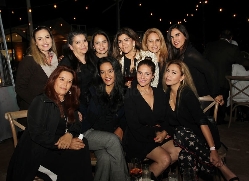 Liliana Gallardo, Liliana Gallardo, Mayea Cepeda, Lupita Morales, Karla Smythey, Abril de Ubiña, Nora Mijares, Verónica García, Taycia Herrera, Ivonne Majul y Carmen Ortiz.