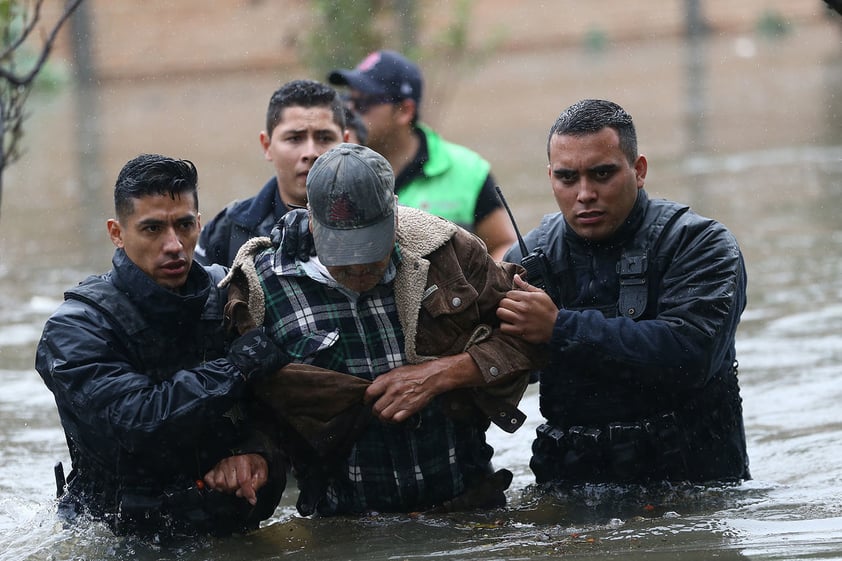 El huracán "Willa", de categoría 3 en la escala Saffir-Simpson y hoy degradada a baja presión remanente, no dejó víctimas pero si inundaciones, desbordó ríos y provocó daños generales limitados a su paso por el noroeste de México.