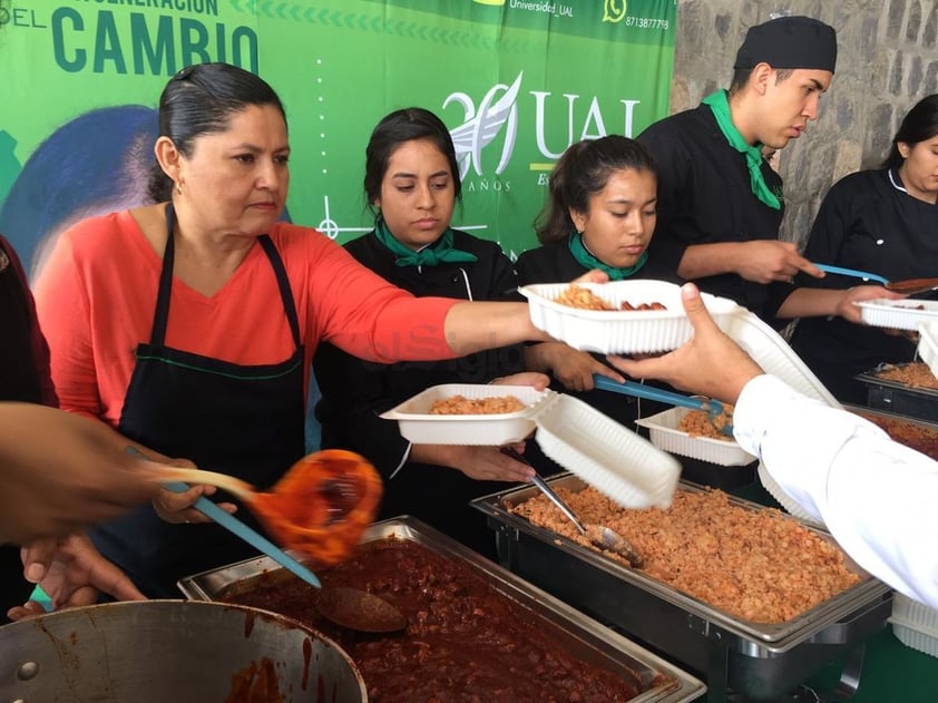 Cientos de laguneros se dan cita en lo alto del Cerro de las Noas en Torreón para participar en la megarreliquia en honor a San Judas Tadeo, en su edición número 4, que organiza la Canirac en coordinación con siete universidades de la región, así como de la Diócesis de Torreón.