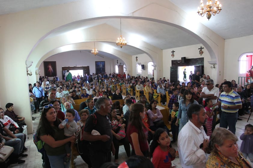 Paulatinamente se ha pasado a celebrar a este santo con las danzas que anteriormente eran para la Virgen de Guadalupe.