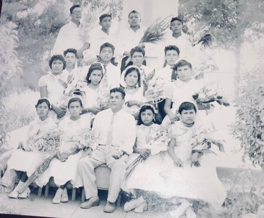 11112018 Generación 1958 de la Escuela Rural Manuel N. Oviedo con el Profesor Víctor Campos Córdova en El Cambio, Coahuila.