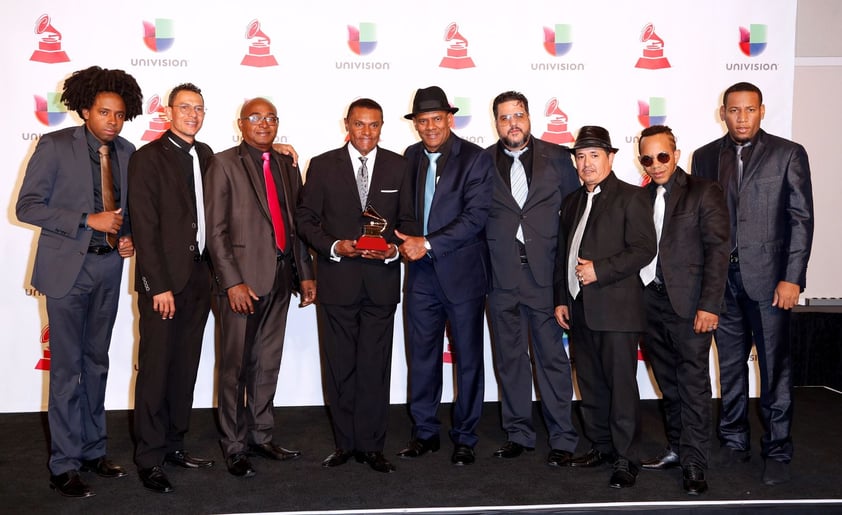 José Alberto con el grupo Santiaguero El Canario y El Septeto.