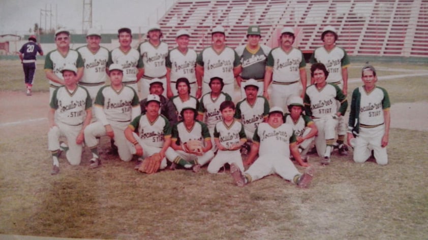 25112018 Equipo de beisbol Locutores STIRT en 1982: Heriberto Gallegos, Miguel Salas, Fernando Sánchez, Óscar Hernández,
Martín Ceniceros, Enrique Igualate, Jesús Montañez, Toño Salazar, Chevito Rodríguez, Óscar Guerrero y Hugo Monsiváis.