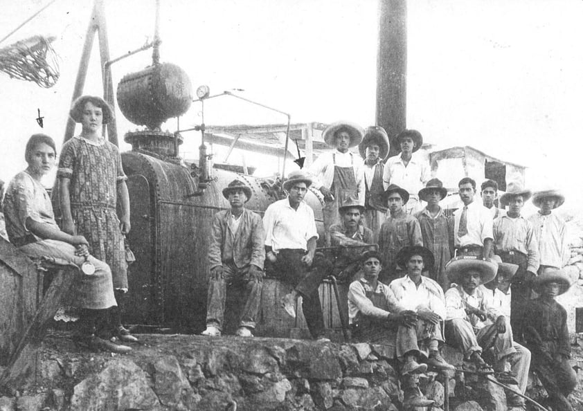 25112018 Doña María del Carmen Gurrola y Sr. Manuel Robles Flores (f), hace algunas décadas.