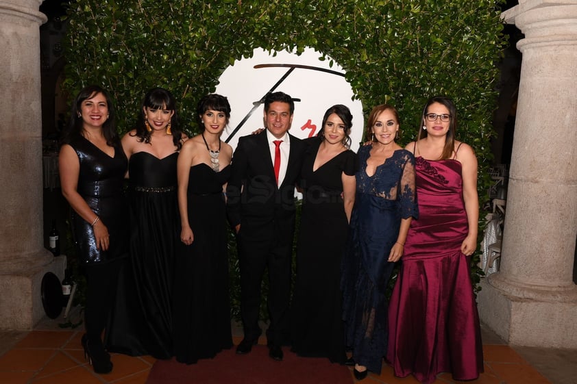 Laura Bringas, Bárbara Vargas, Daniela Estevané, Iván Herrera, Andrea Juárez, Alma López y Mirzi Ramírez.