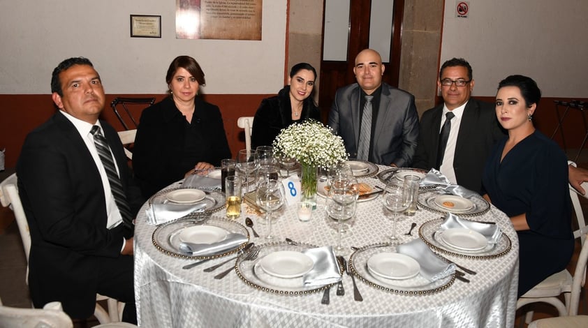 Mario Alanís, Araceli Delgado, Karla Arrieta, Guillermo Rosales, Eugenio Soto y Anahí Loera.